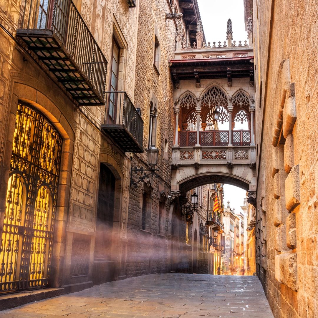 Calle del Bisbe, Barrio Gótico, Barcelona