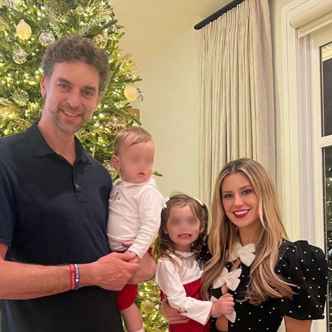 Pau Gasol, pura ternura en las fotografías navideñas con su mujer y sus dos hijos