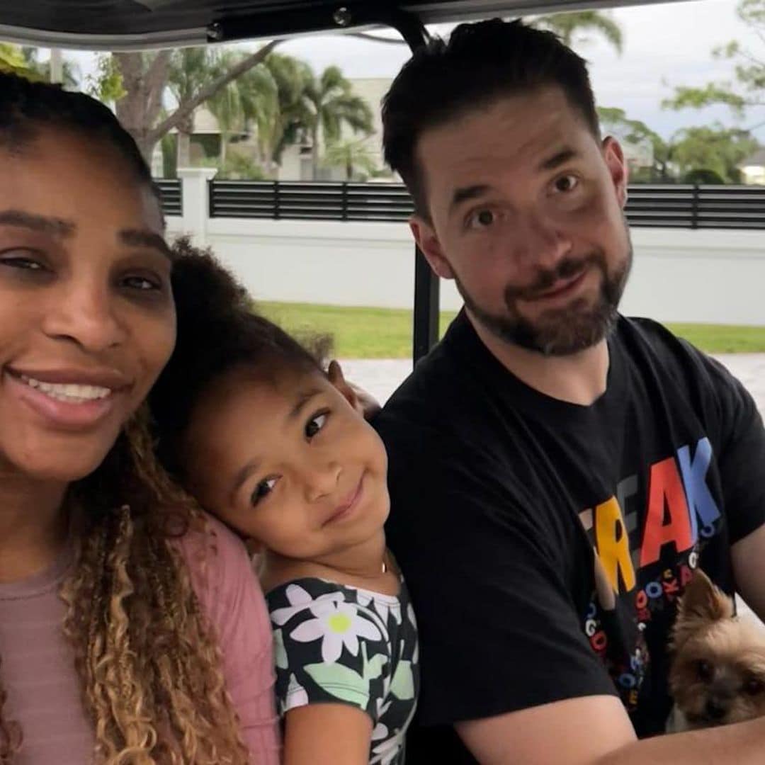 Serena Williams, de lo más feliz, comparte la primera foto de sus hijas juntas