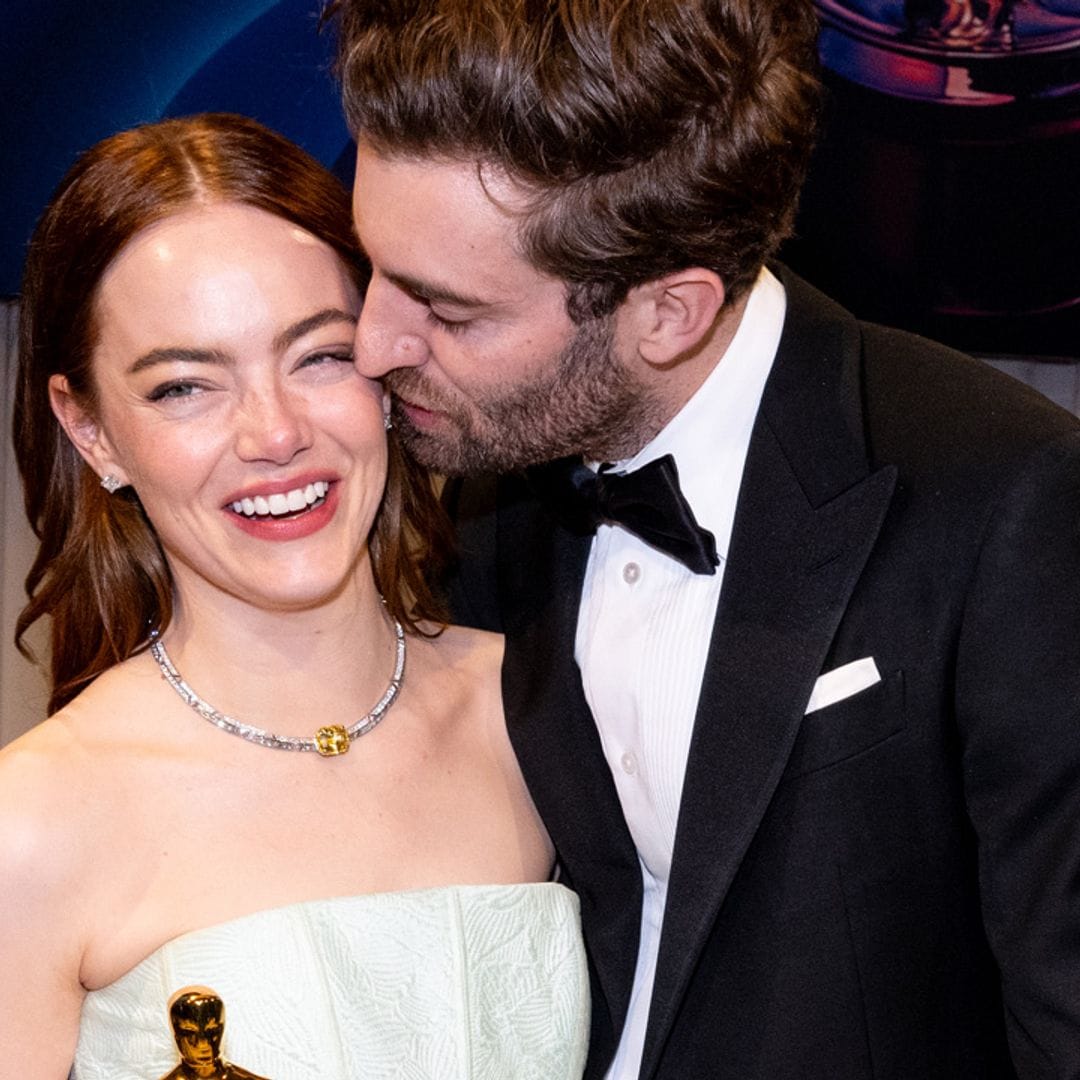 Los románticos gestos de Emma Stone y Dave McCary en los Premios Oscar ¡más cariñosos que nunca!