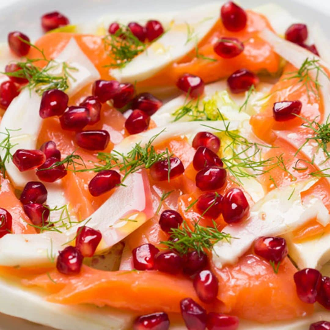 Ensalada de salmón ahumado, hinojo y granada