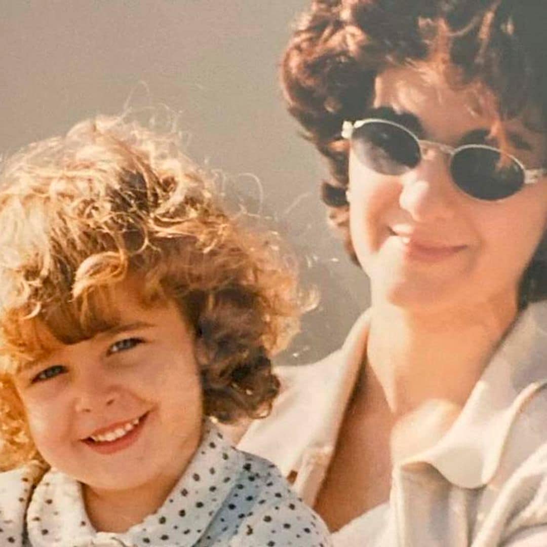 Laura Escanes felicita a su madre abriendo su álbum de fotos más personal