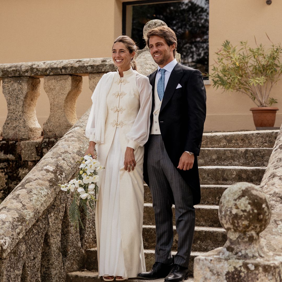 Un vestido de novia con chaleco vietnamita e inspirado en su madre: el look  de Ana para su boda en Madrid