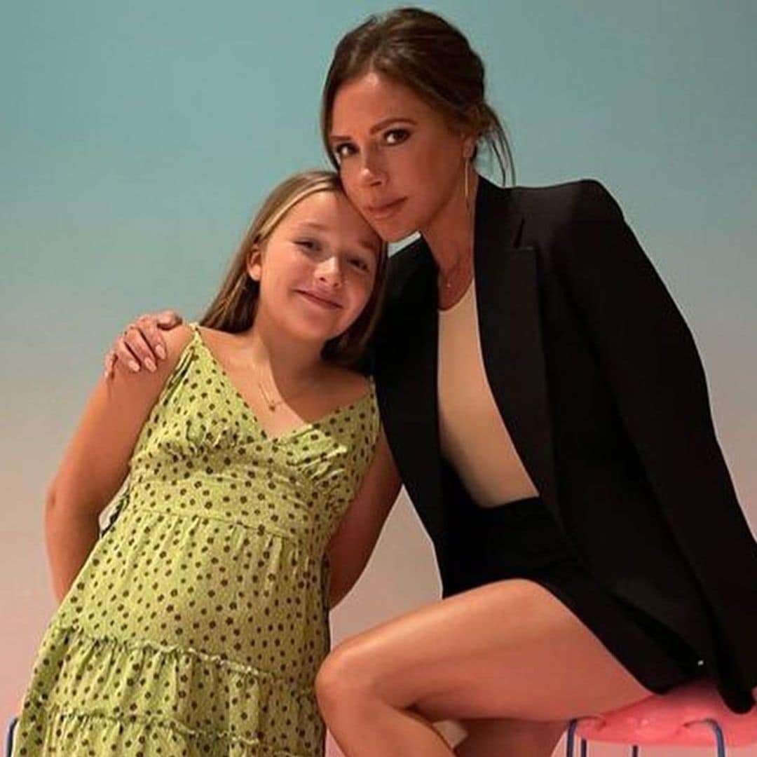 La divertida reacción de Victoria Beckham al ver que Harper le copia su maquillaje