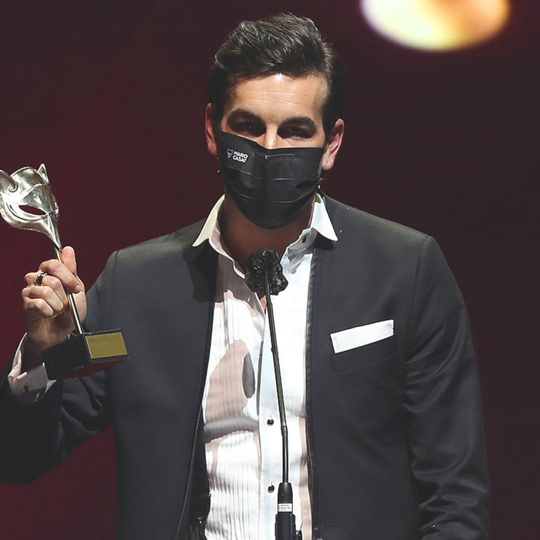 Mario Casas dedica su Premio Feroz a Quique San Francisco, 'alguien especial'