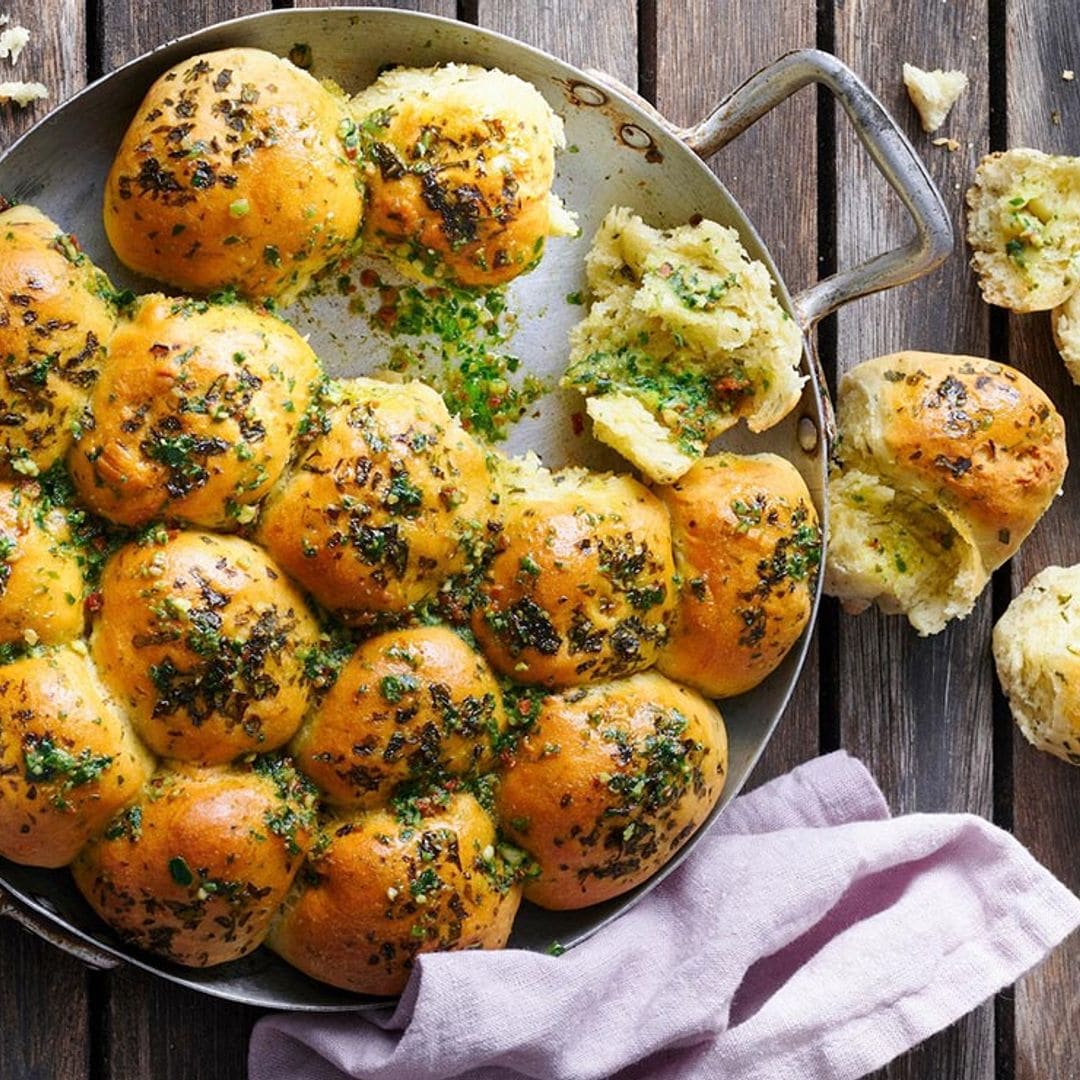 Panecillos de espelta con ajo y cebollino