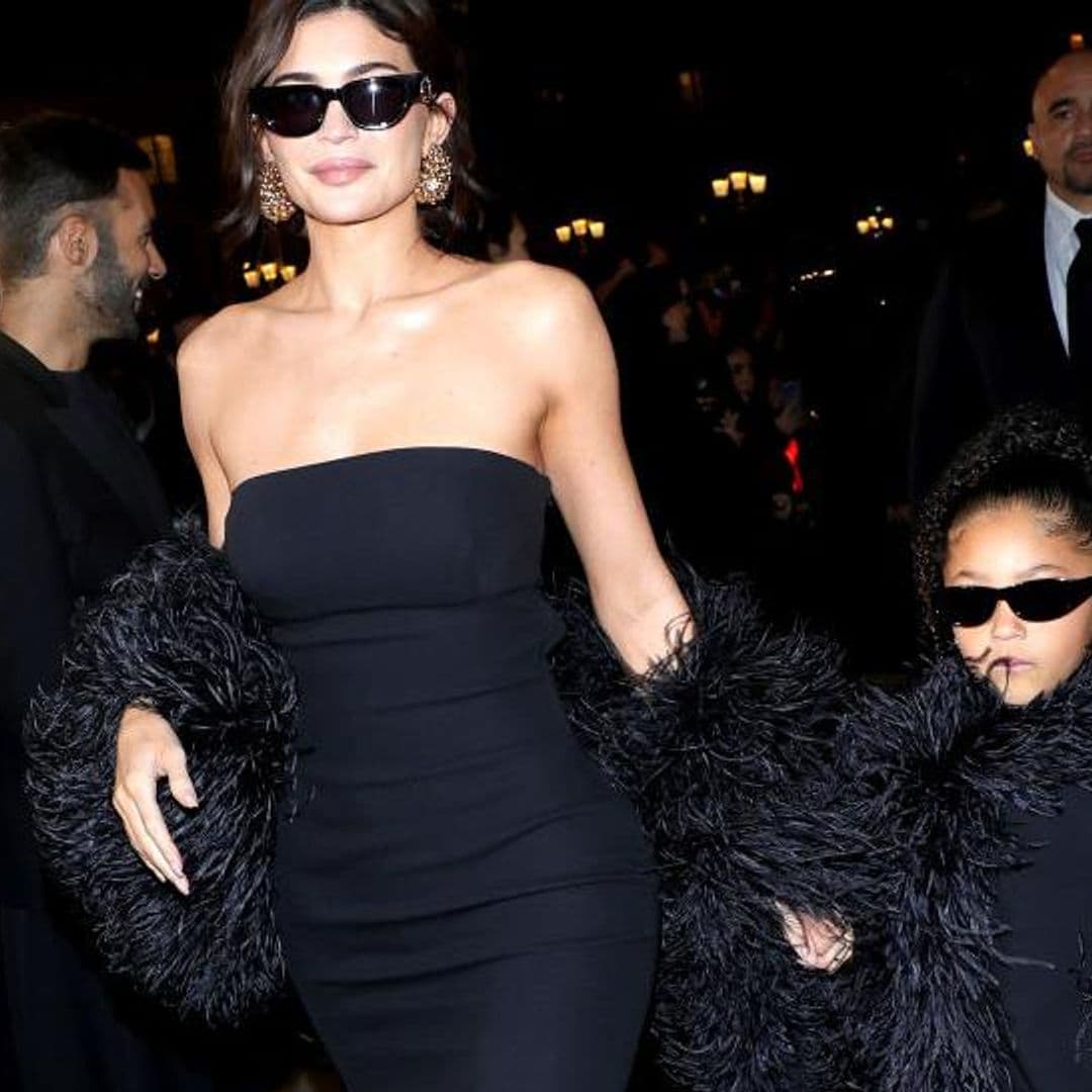 El ‘matching look’ de Kylie Jenner y Stormi durante el desfile de Valentino