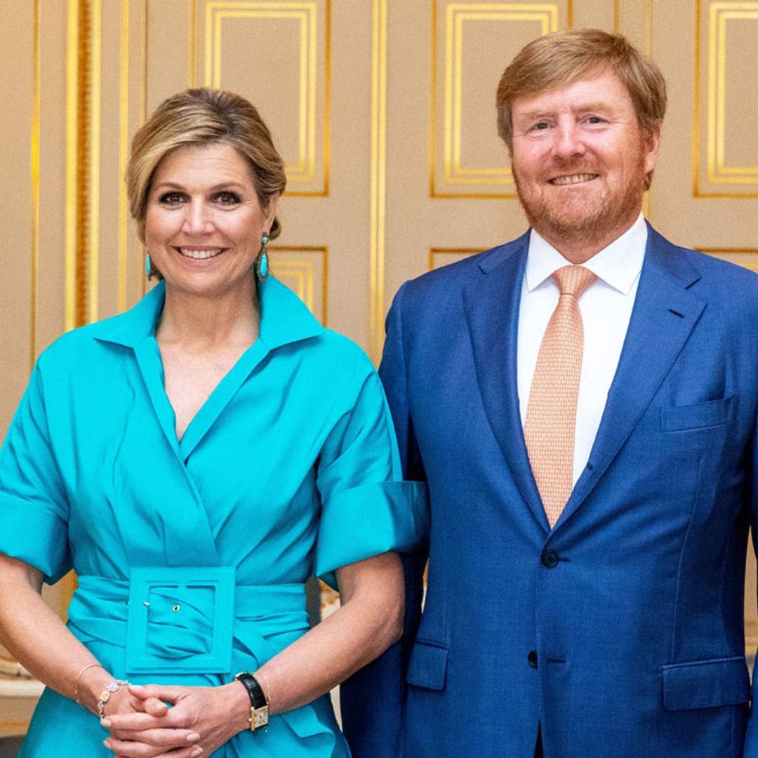 ¡Solo faltaba ella! Máxima estrena el camisero azul que fascina a las 'royals'