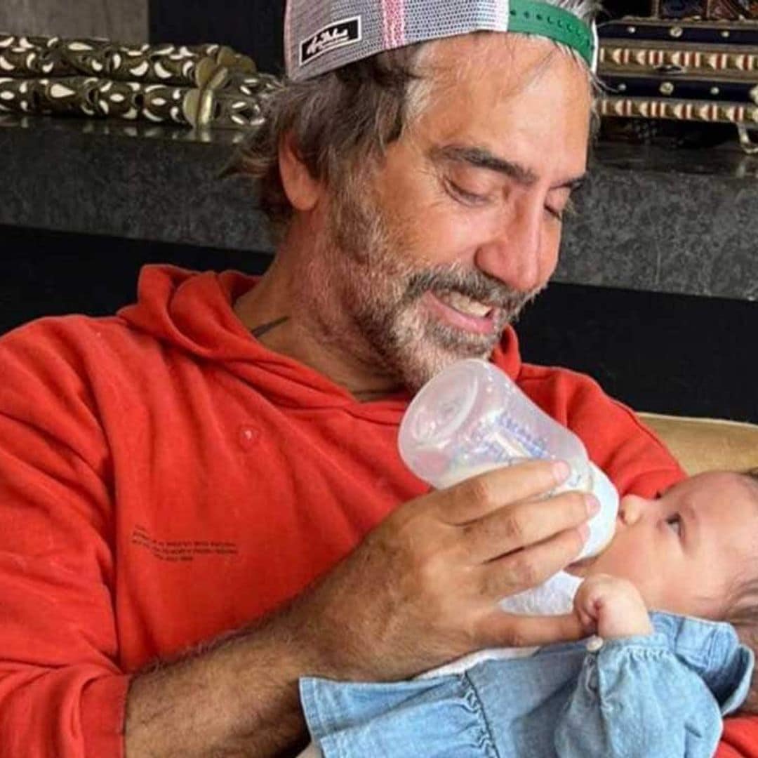 Con fotos inéditas al lado de Mía, El Potrillo celebra los 3 meses de su nieta