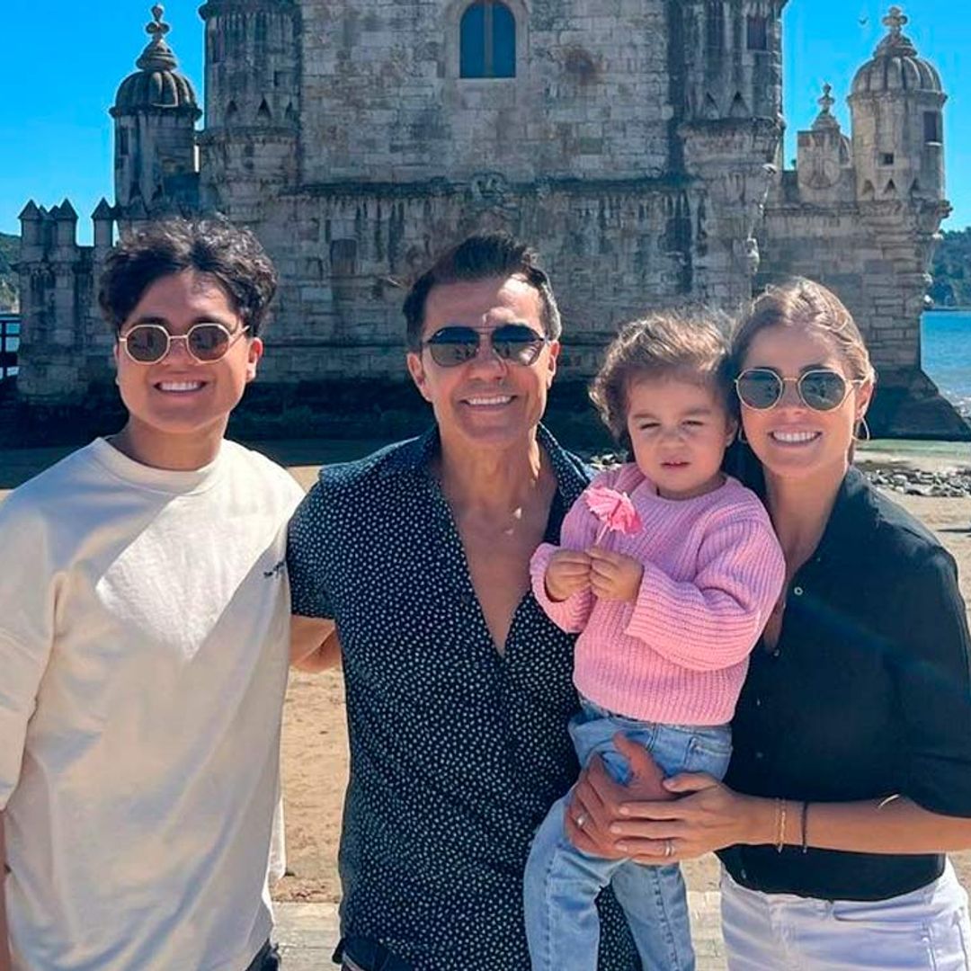 Adrián Uribe da nuevos vistazos de sus vacaciones en familia por Portugal