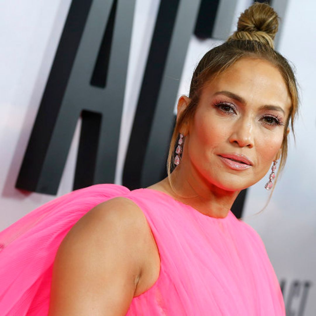 El vestido de fiesta según Jennifer Lopez: así es el diseño perfecto si eres bajita