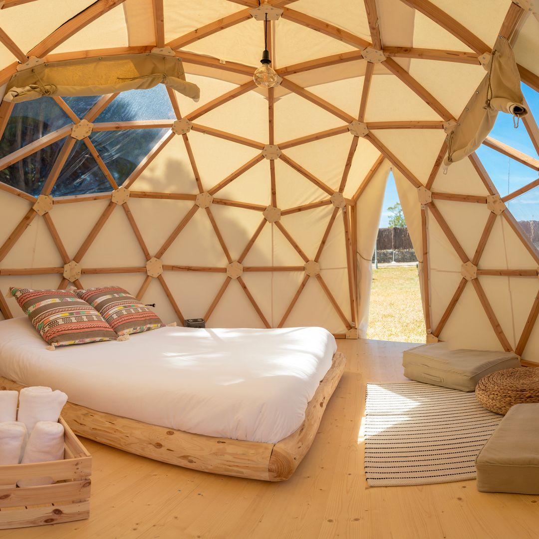 Tienda del glamping Garrofer Green, en Sitges, Barcelona