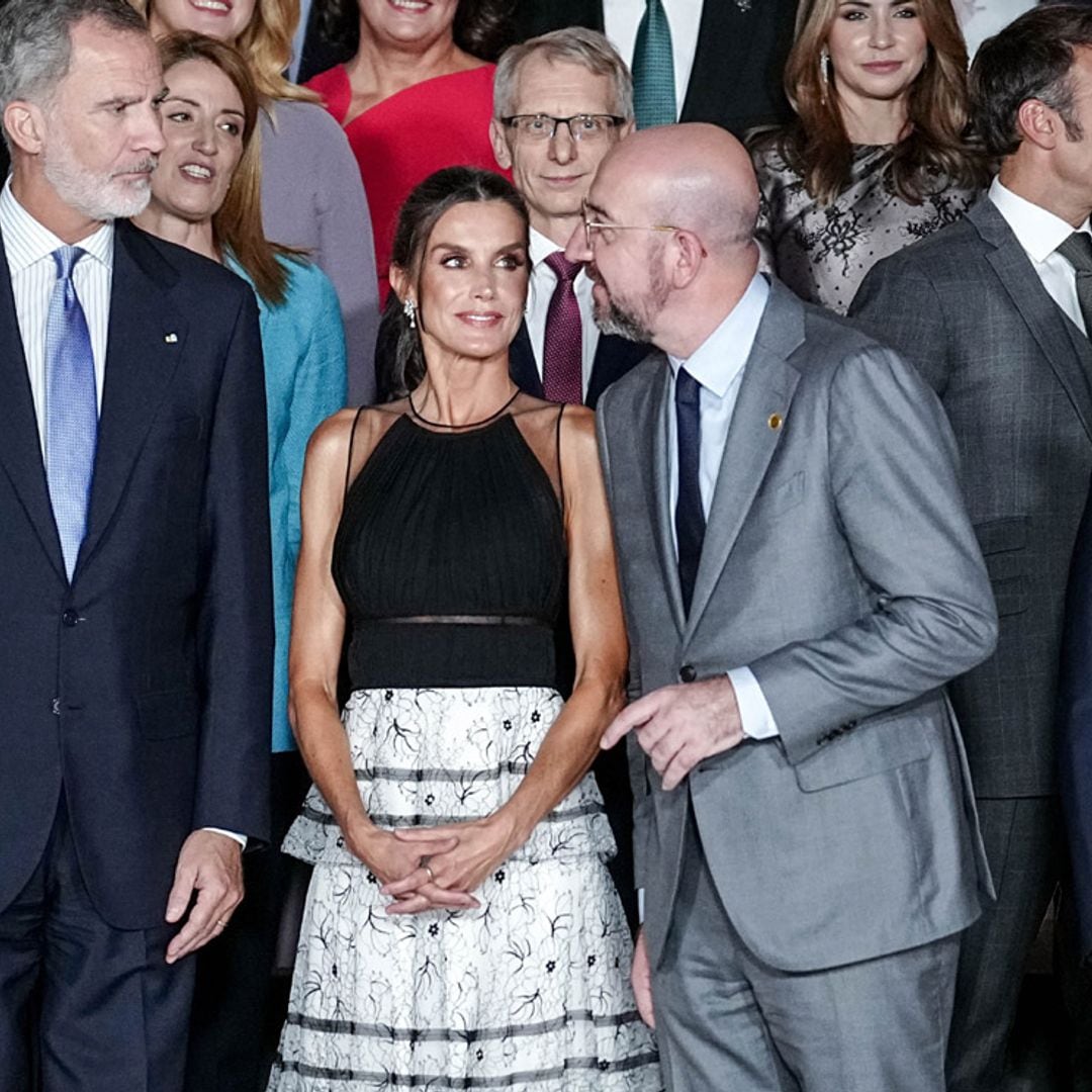 La Reina rescata en Granada el romántico vestido customizado de transparencias que estrenó hace cinco años