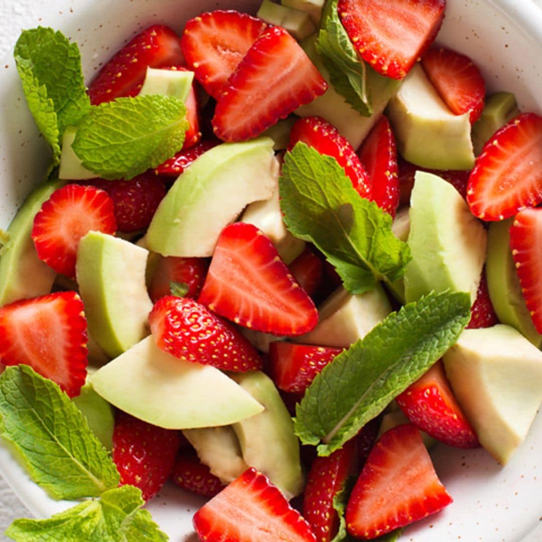 Ensalada de aguacate y fresa a la menta