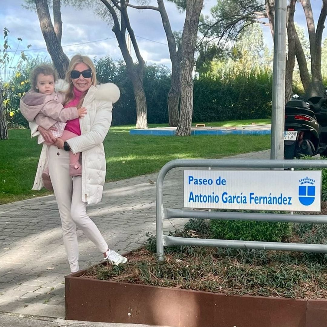 La emocionante visita de Ana Obregón y Anita al paseo en honor a su padre, Antonio García: 'Sé que desde el cielo has sonreído'