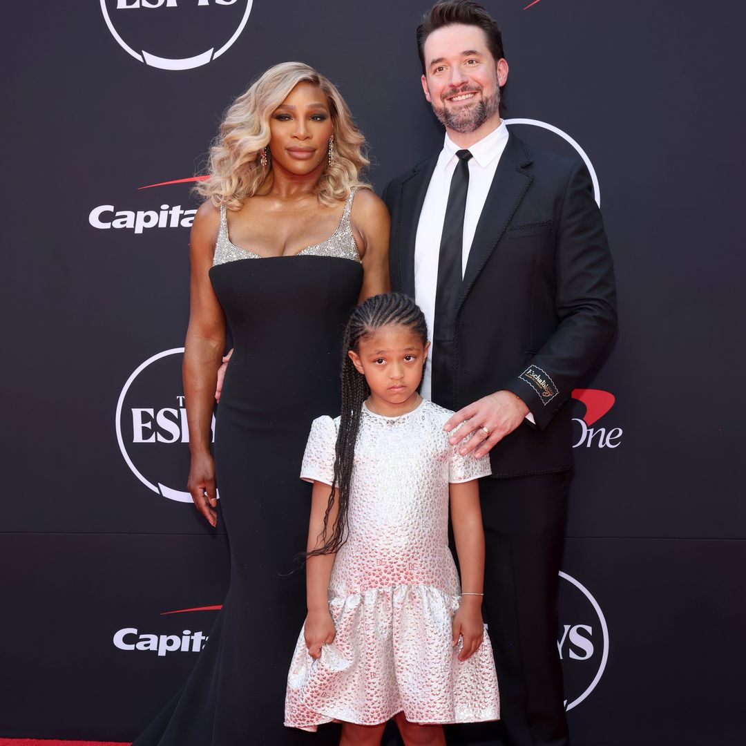 Serena Williams presenta los premios ESPY arropada por su marido y su hija de 6 años