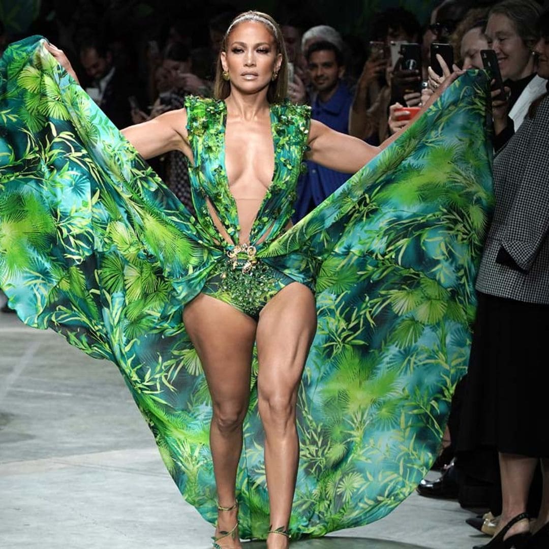 El estilo del 'jungle dress' de Jennifer López reaparece en la alfombra roja