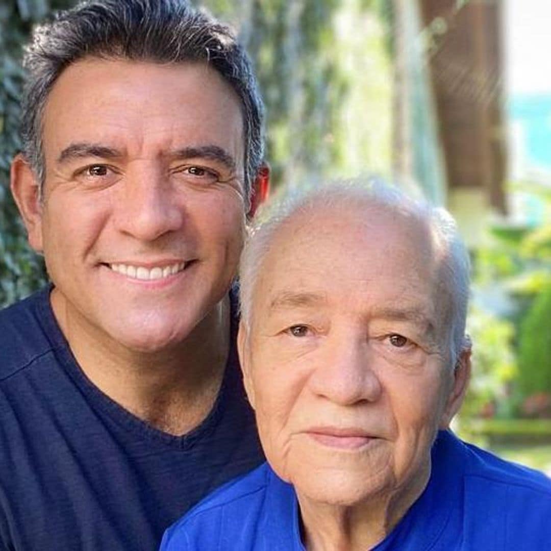 Héctor Sandarti comparte un entrañable momento con su mamá: ‘Quisieras que no acabara nunca’