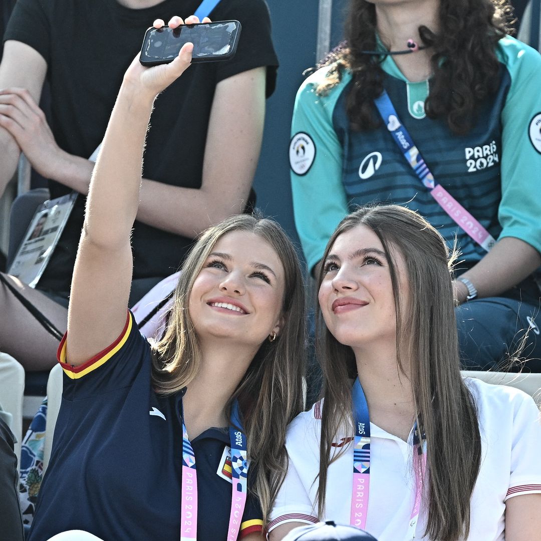 La princesa de Asturias y su hermana dominan el arte del 'selfie'