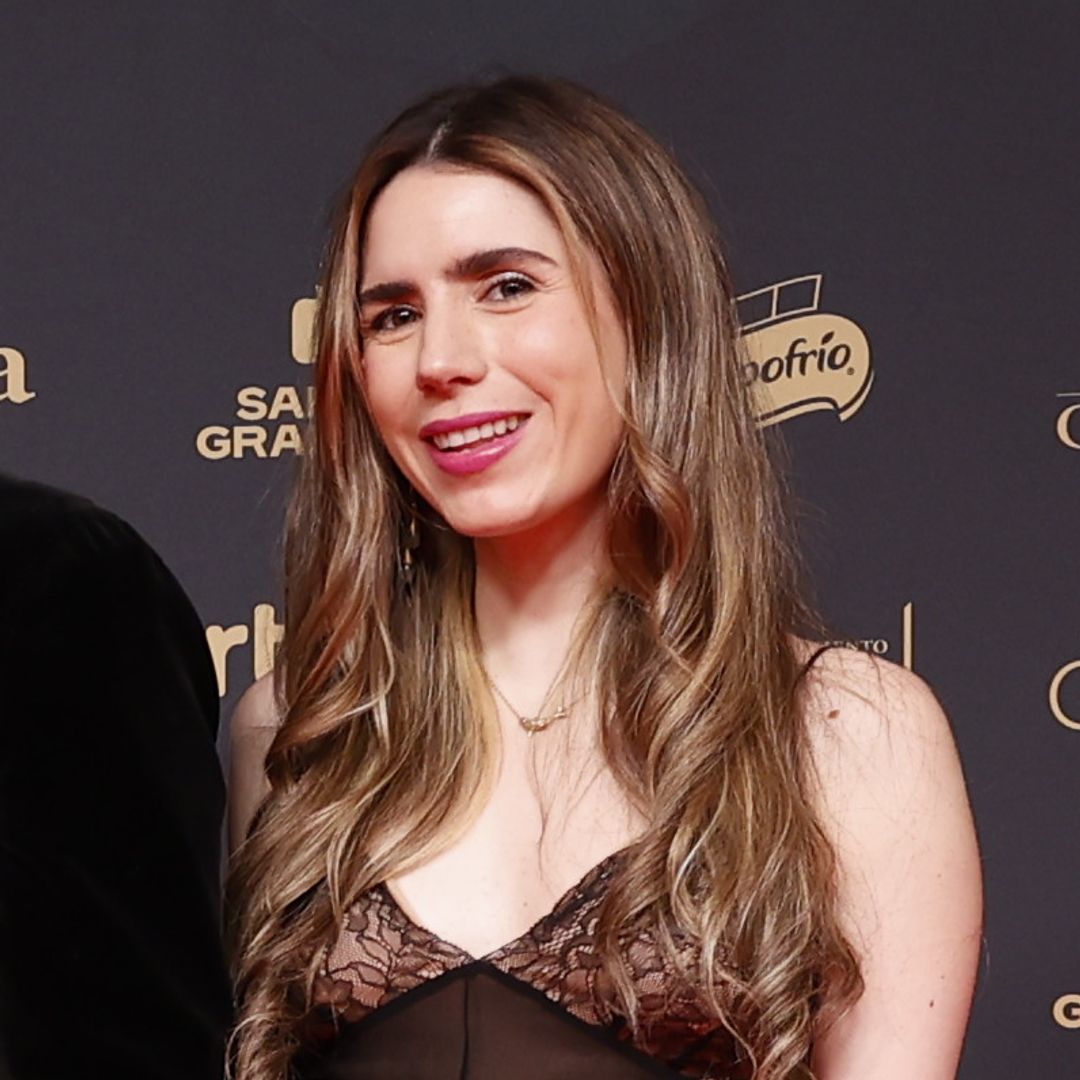 Carmela Martínez Oliart, hija de Joaquín Sabina, en la alfombra roja de los premios Goya 2025