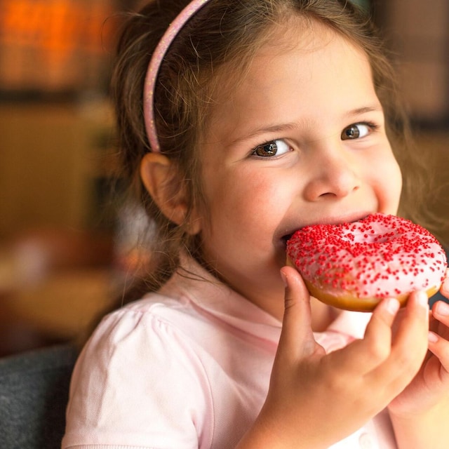 ni a comiendo donut