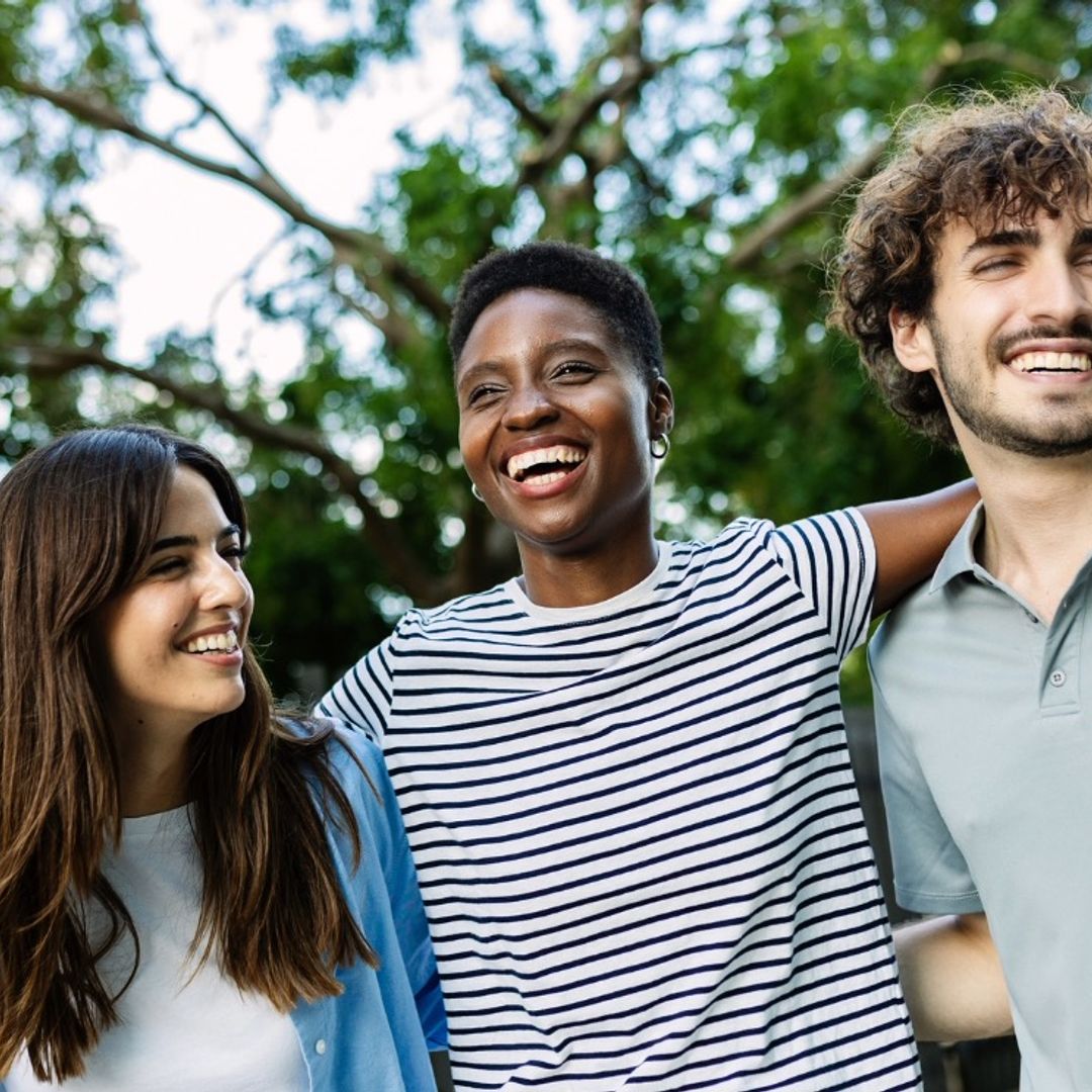 ¿Tu felicidad depende de tus amigos? Claves de 'coach' para empezar a ser feliz por cuenta propia