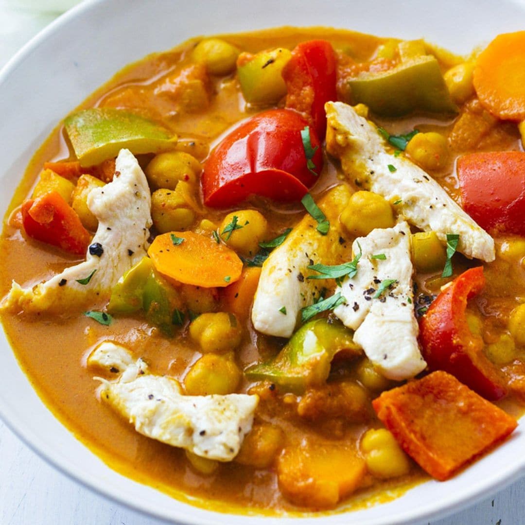 Garbanzos guisados con pollo y verduras al estilo hindú