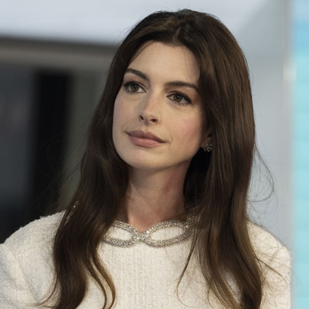 ¿Por qué Anne Hathaway está cambiando su manera de vestir?