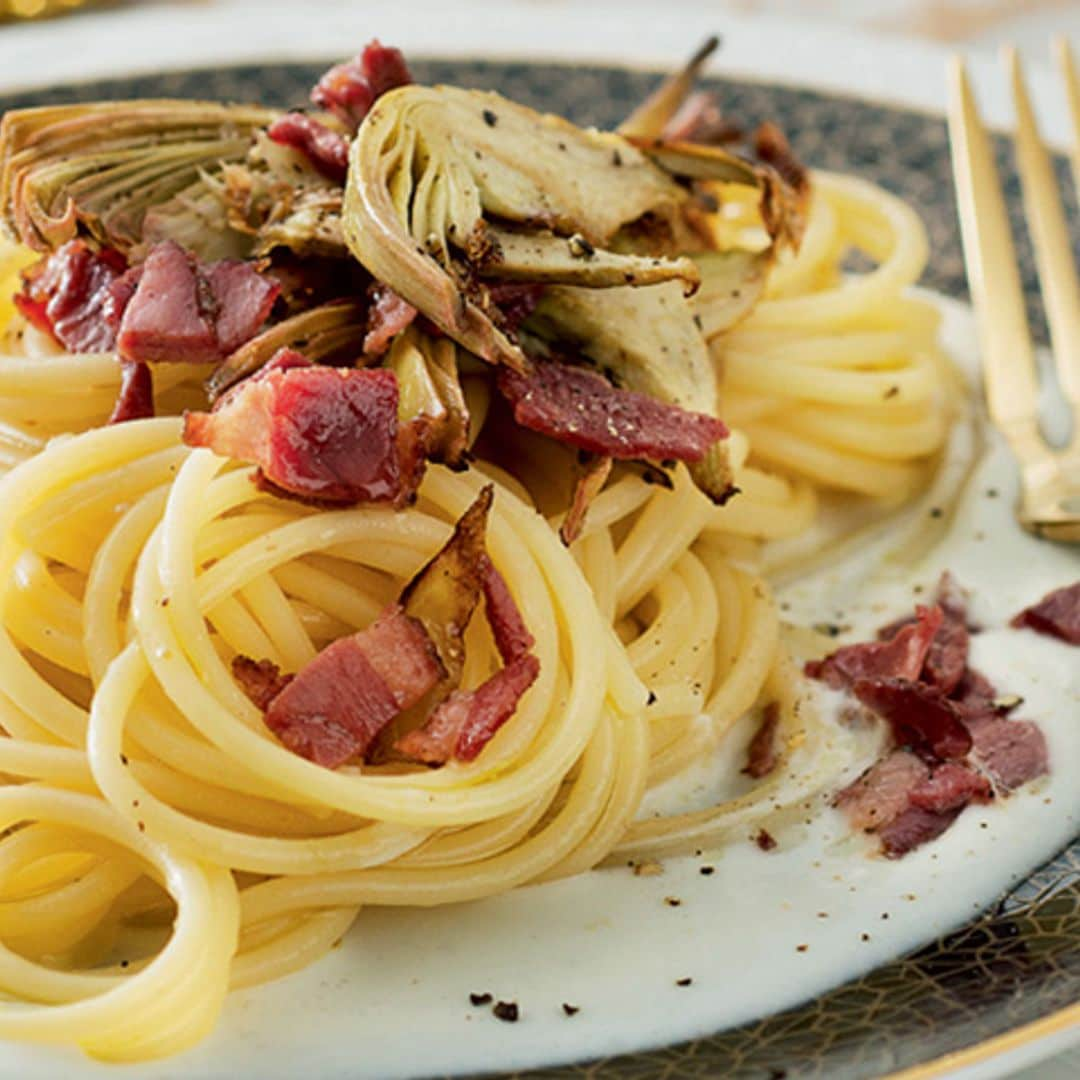 Espaguetis y alcachofas salteadas con salsa de queso Castelmagno