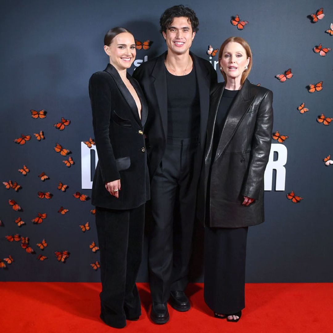 Natalie Portman y Julianne Moore, dos invitadas perfectas que apuestan todo al color negro