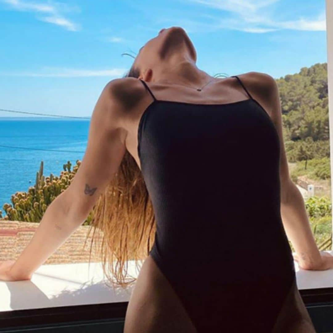 Bañador de día, body de noche: la tendencia que ha conectado a Aitana y Lola Índigo