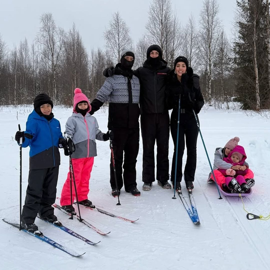 Cristiano Ronaldo y Georgina Rodríguez visitan a Papá Noel en Laponia con sus hijos