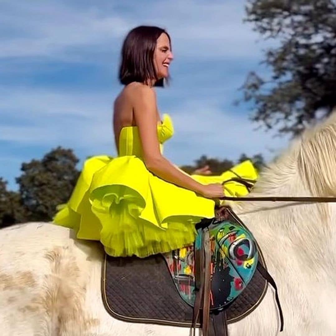 La original fiesta de cumpleaños de Macarena Gómez con paseo a caballo y salto en paracaídas