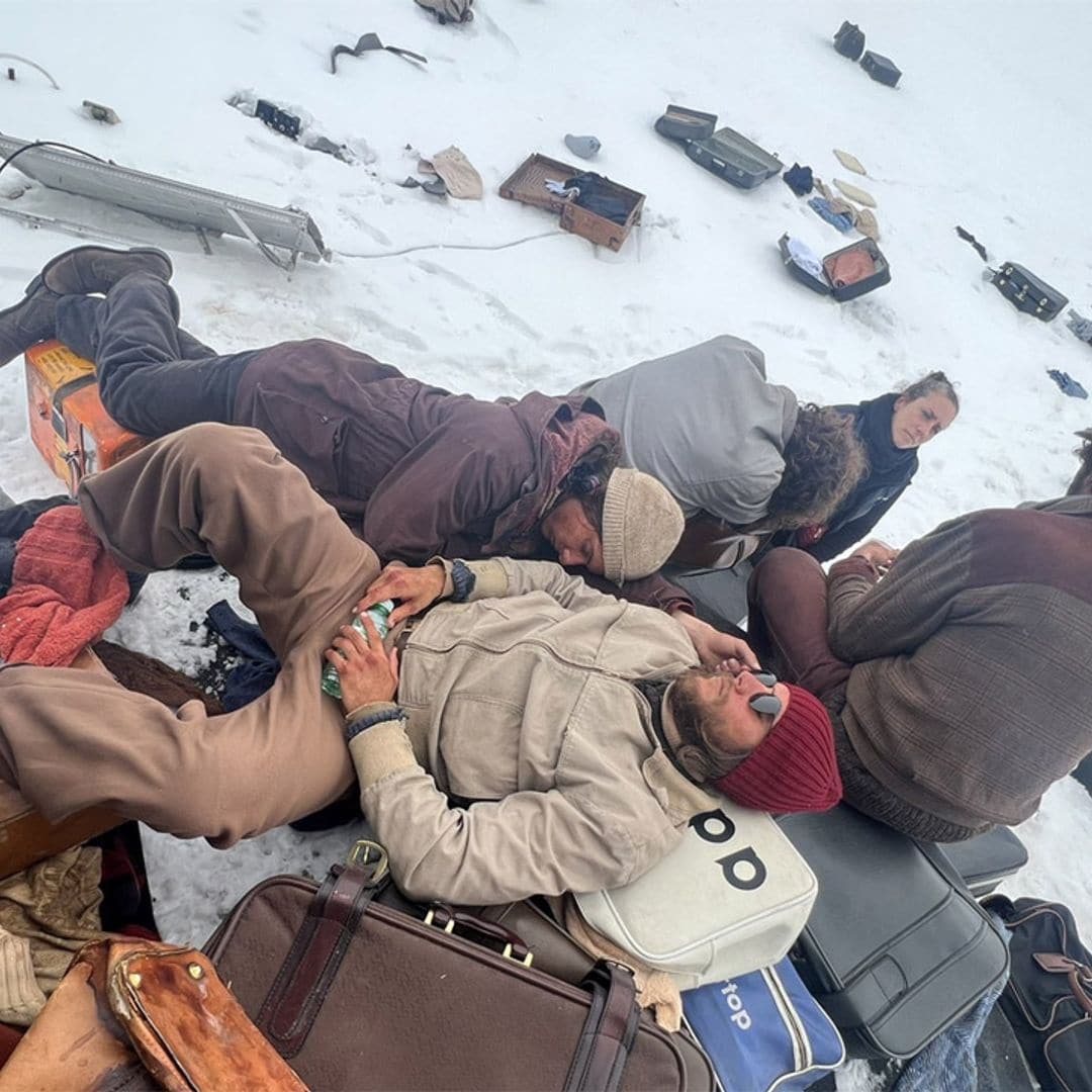 J.A. Bayona comparte detalles inéditos y fotos espectaculares del rodaje de 'La sociedad de la nieve'