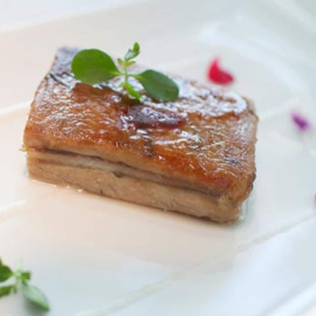 Milhojas de 'foie', manzana y anguila