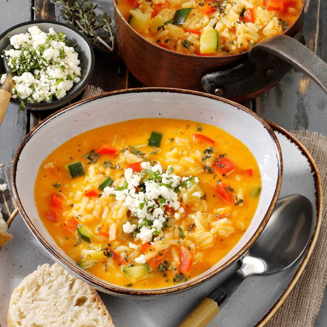 Arroz caldoso de verduras con gremolata de queso feta y menta