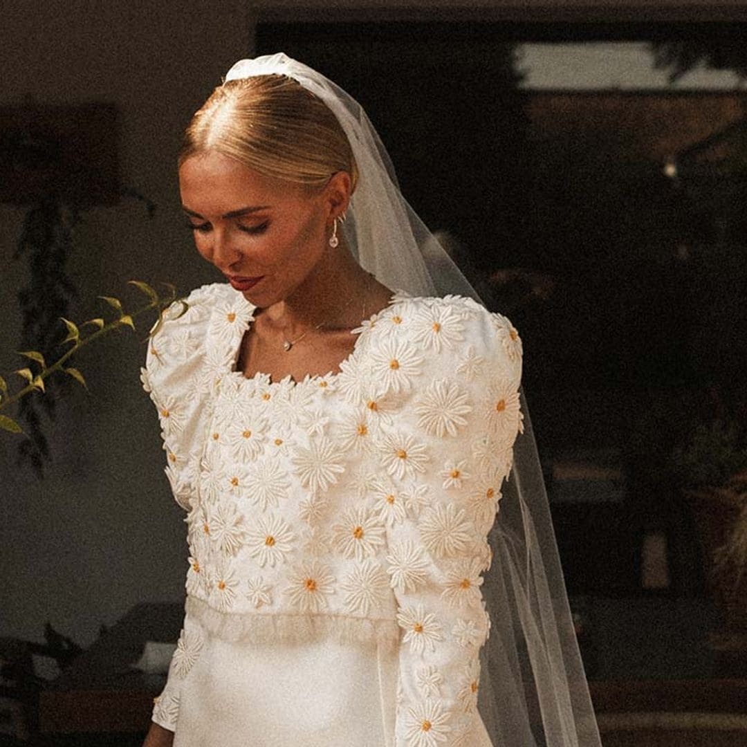 La boda cordobesa de Carmen, la novia del vestido desmontable con margaritas