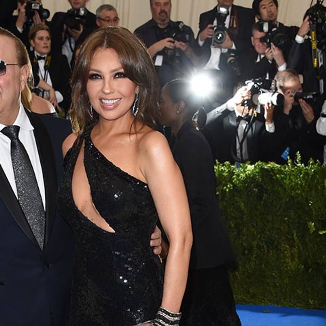 El desafortunado error de Thalia durante la gala del MET