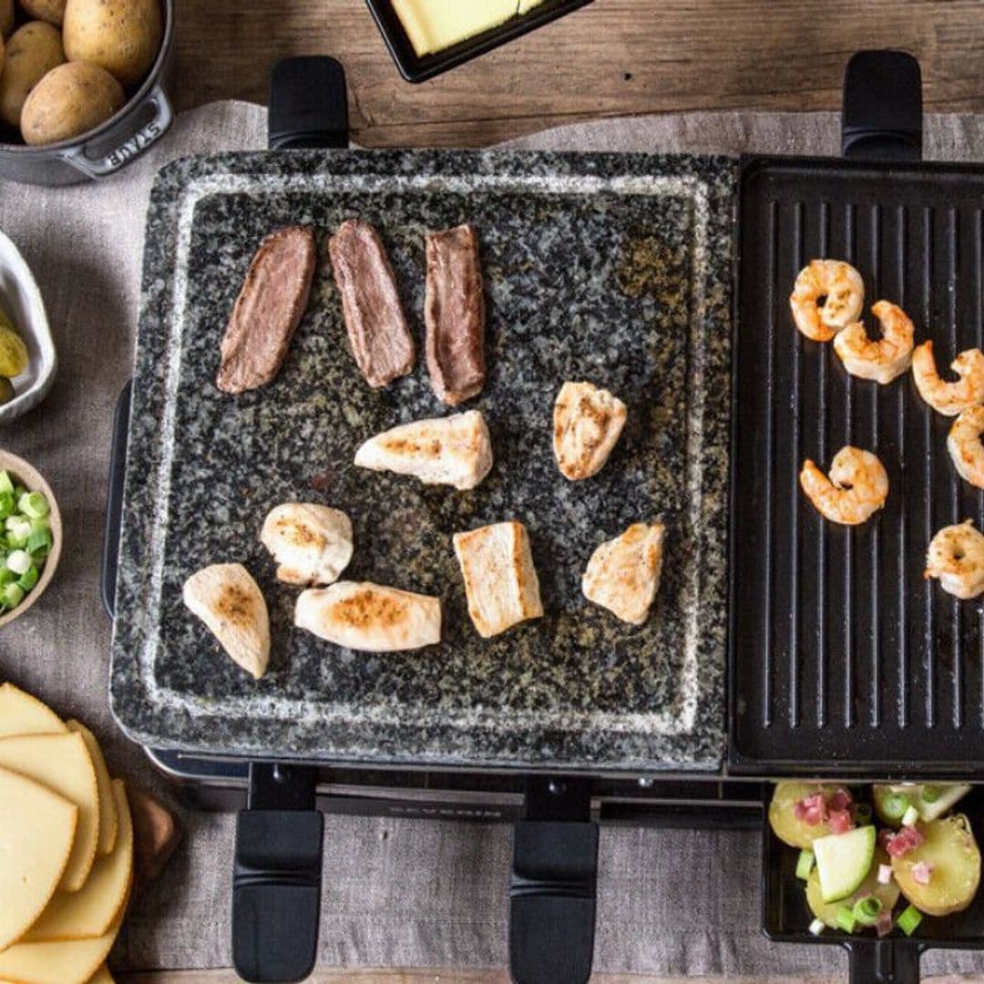 Hemos encontrado la 'raclette-grill' más vendida en Amazon para organizar la mejor cena entre amigos