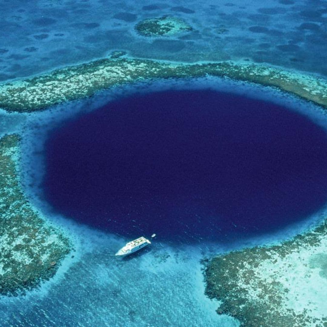 Catedrales de mármol y agujeros azules en el océano: descubre los tesoros más impresionantes de la Naturaleza