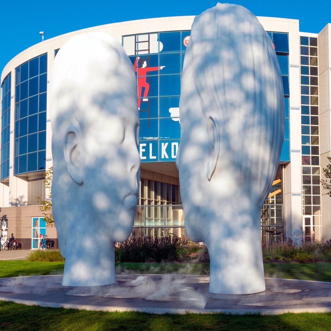 Escultura Love, de Jaume Plensa en Leeuwarden, Países Bajos