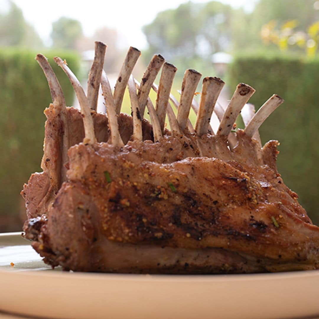 'French rack ' de cordero con mostaza, hierbas y patatas al romero