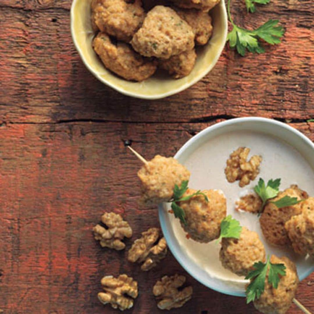 Buñuelos de bacalao y ajoblanco de nueces