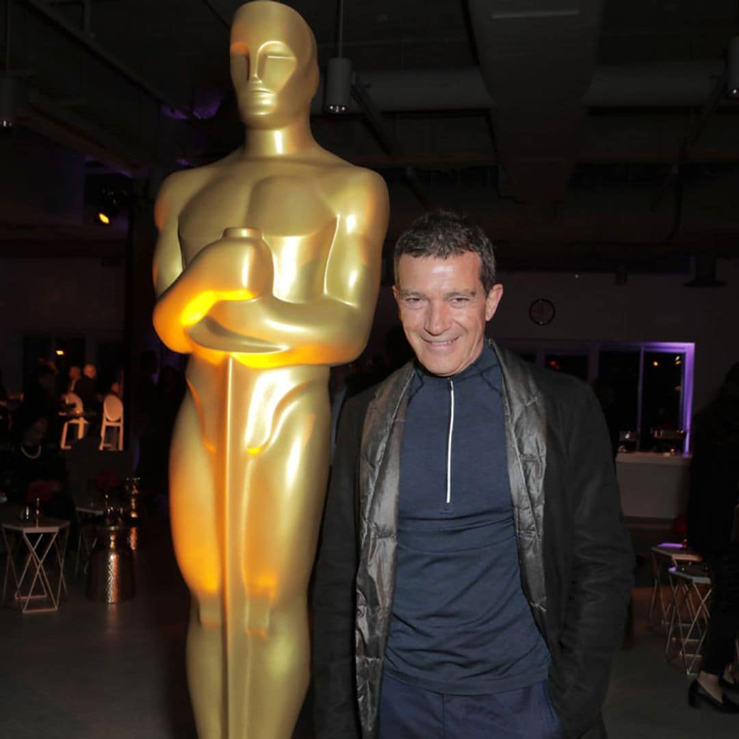 Así vive Antonio Banderas la horas previas a los Oscar en compañía de otras estrellas