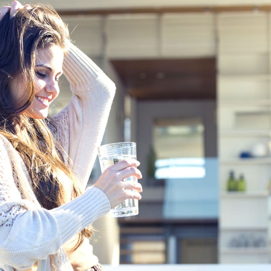 Una dietista-nutricionista nos aclara si es malo beber agua con gas