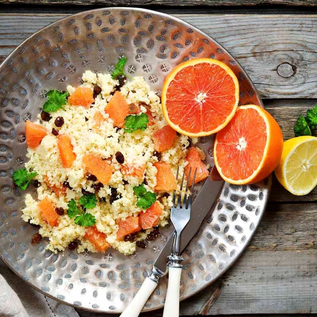 Ensalada de cuscús con naranja sanguina y pasas