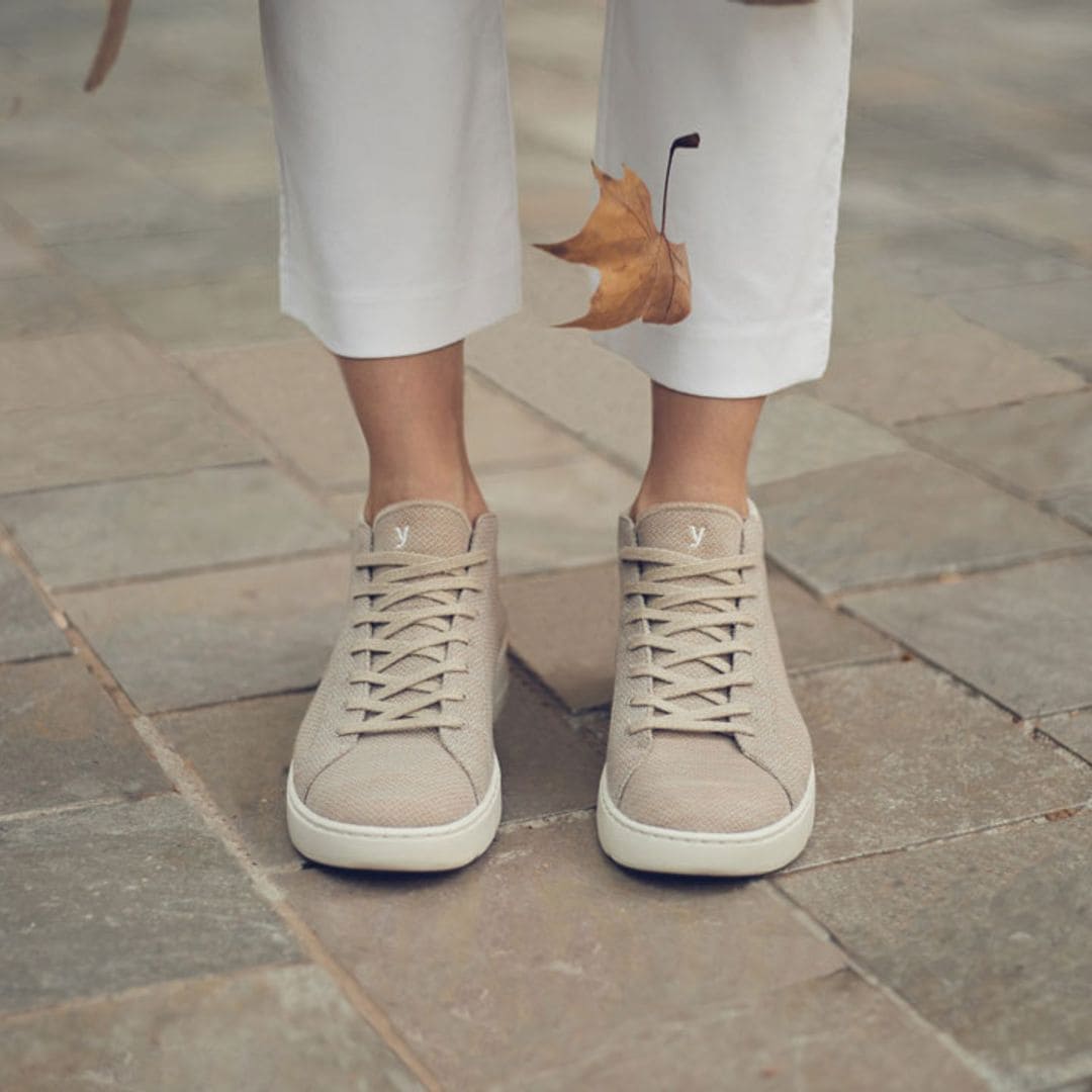 Esta es la bota 'made in Spain' más cómoda y ligera que usarás este invierno (y además repele el agua)