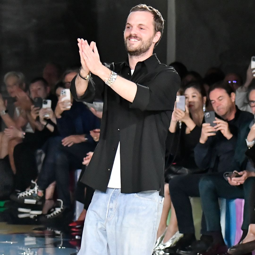 Matthieu Blazy hace historia al convertirse en nuevo director creativo de Chanel