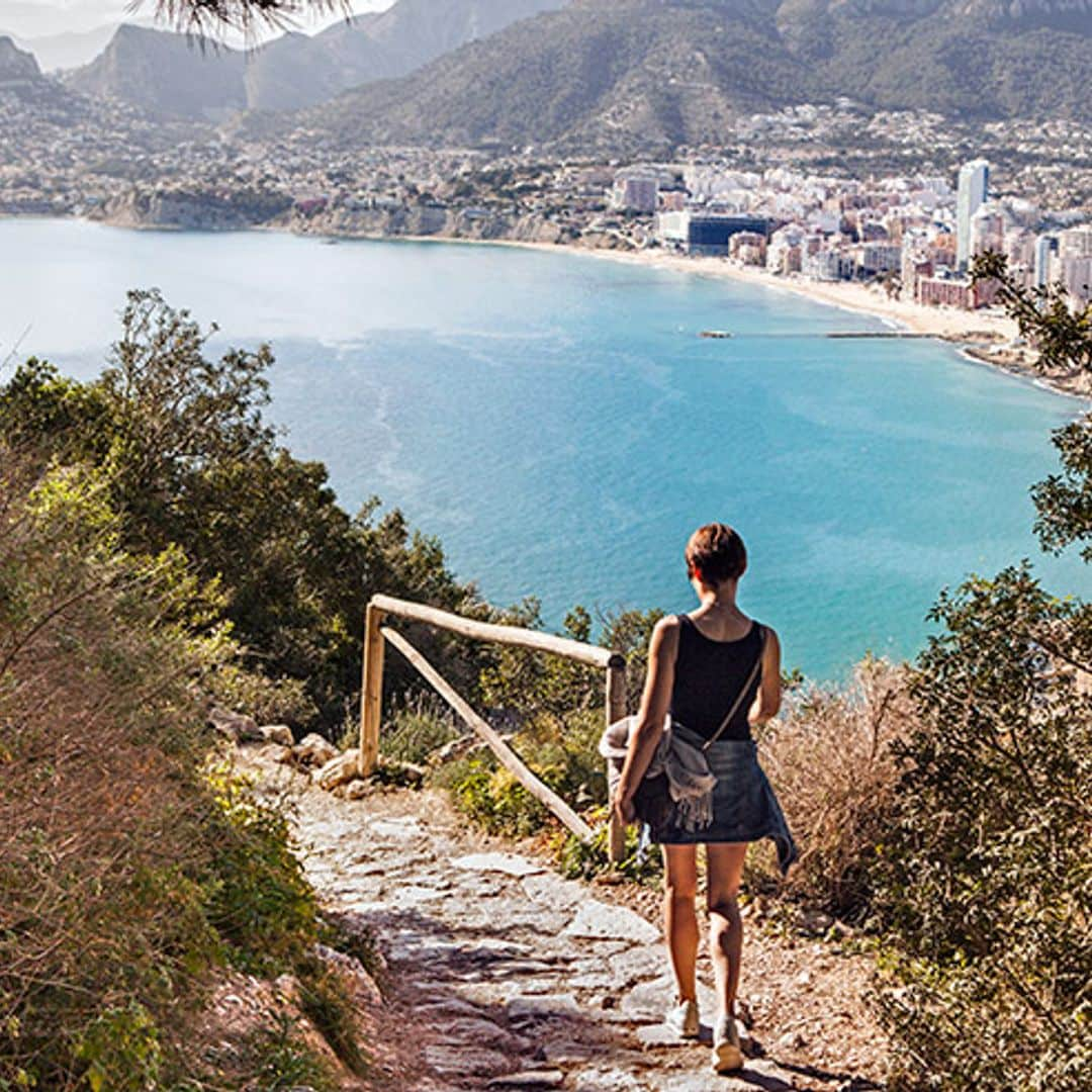 Una playa larguísima y un peñón mítico, verano azul en Calpe