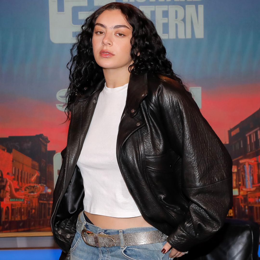 Charli XCX se convierte en la nueva embajadora de Valentino